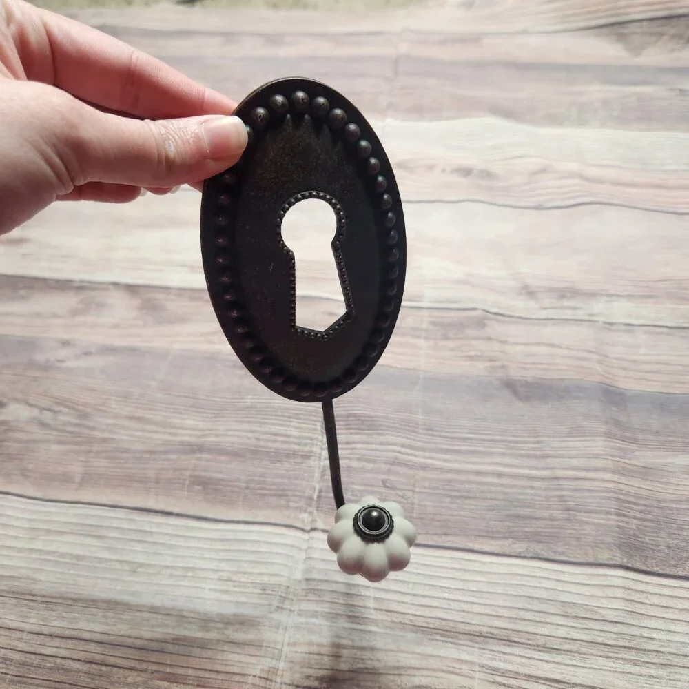 Vintage Style Ornate Cast Iron Key Hole Wall Coat & Hat Hook